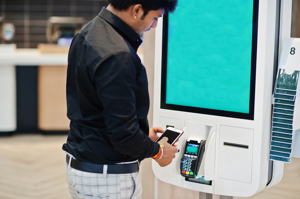 Interaktywny kiosk – zaawansowana technologia dla dynamicznych przestrzeni publicznych